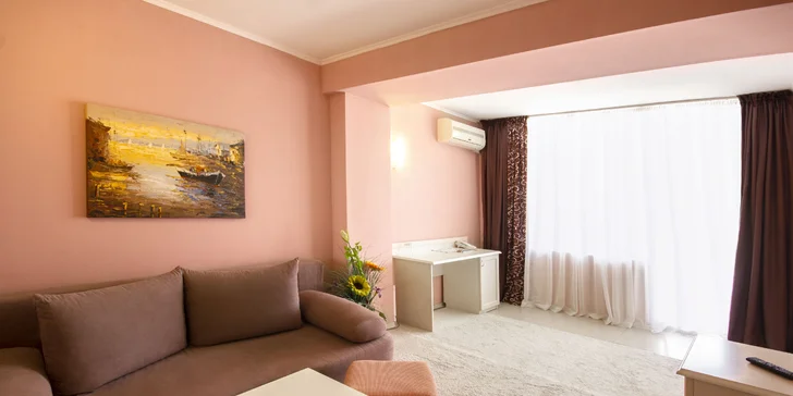 Pokoj je možné rozšířit o přistýlku, případně jsou k dispozici rodinné apartmány.