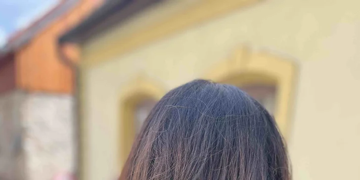Veronika pracuje s italskou značkou Davines a každý střih dokáže přizpůsobit individuálně tvaru obličeje, typu vlasů i životnímu stylu klientky či klienta. 