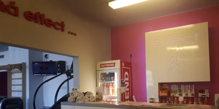 Stačí se jen objednat a přijít: nic víc s sebou nepotřebujete. Boty, overal, ručník, vodu i sprchový gel dostanete ve fitku. 