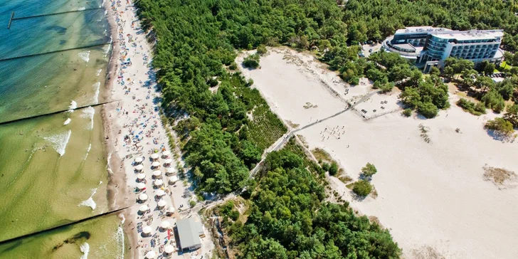 Vychutnajte si morský vzduch, piesok pod nohami a slnečné lúče na pokožke plnými dúškami. 