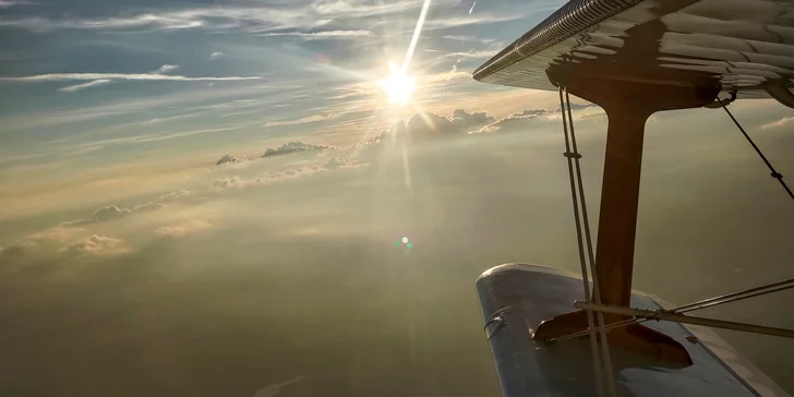 Pilot vás bude průběžně informovat o všech možných zajímavostech, a pokud budete mít jakékoliv dotazy, rád je zodpoví.