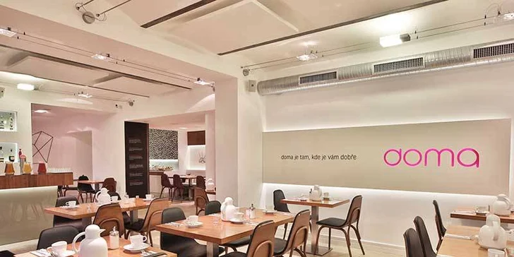 Hotelová restaurace Doma se v březnu 2014 zařadila do Maurerova výběru Grand Restaurant a ocenění obhájila i pro rok 2015.