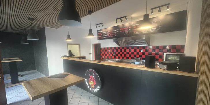 Burger můžete sníst na místě, nebo si ho odneste s sebou.