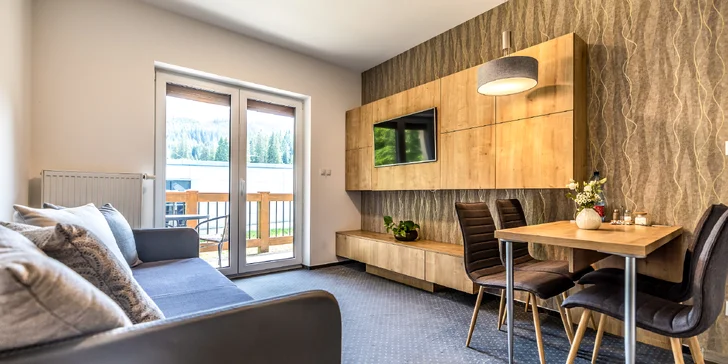Štýlový apartmán FF Apartments v Demänovskej doline, priamo na zjazdovke lyžiarskeho strediska Jasná s radosťou privíta páry, rodiny či partie kamarátov.