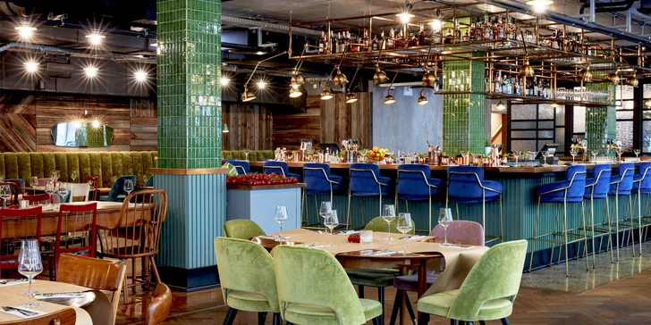 Přímo v hotelu je moderní restaurace Seven North, kterou má pod taktovkou uznávaný izraelský kuchař Eyal Shani.