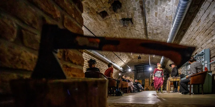 Během představení můžete do hry zasahovat, nakouknout pod pokličku herecké kuchyně, a hlavně odhalit vraha.