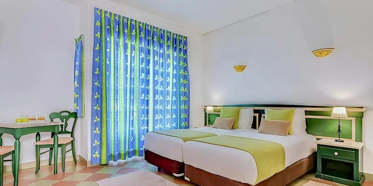 V ceně zájezdu je zpáteční letenka a transfer z letiště k hotelu a zpět. 