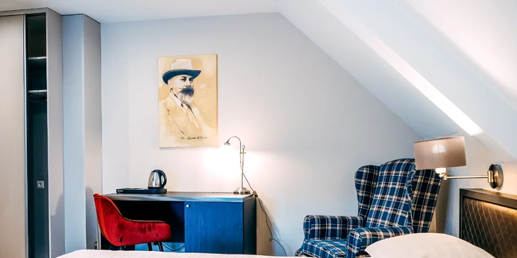 Svůj pokoj si zamilujete pro jeho vkusně zařízený interiér, minimalistický styl a dřevěný nábytek.