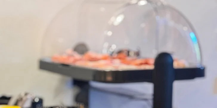 V ceně máte bohaté bufetové snídaně plné čerstvého pečiva, sýrů, uzenin i ovoce. 