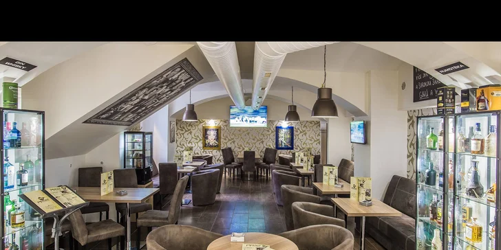 V Café Baru Paparazzi si můžete dopřát také skvělou kávu, výborné domácí limonády, samozřejmostí je i točené pivo a svěží jablečný cider.