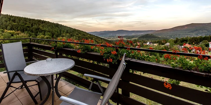 Většina pokojů má balkon nebo terasu s krásným výhledem na vrcholky Krkonoš.