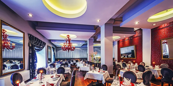 Prostory restaurace vás okouzlí čistým designem, romantičtější místo na schůzku už nehledejte!