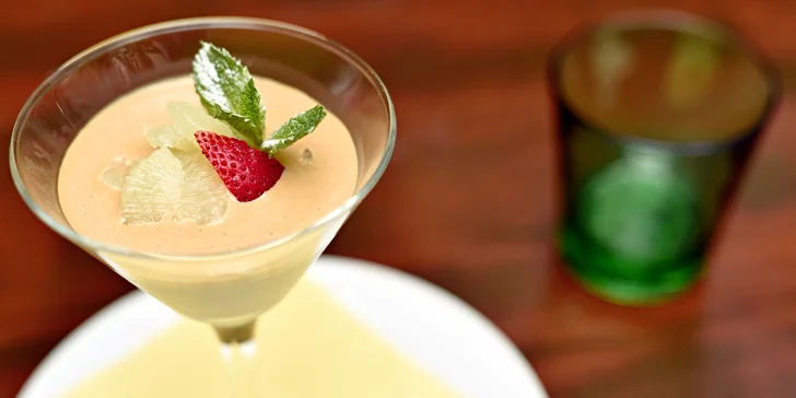 Jako sladkou tečku si dáte citronový sorbet i vanilkovou panna cottu. Mňam!