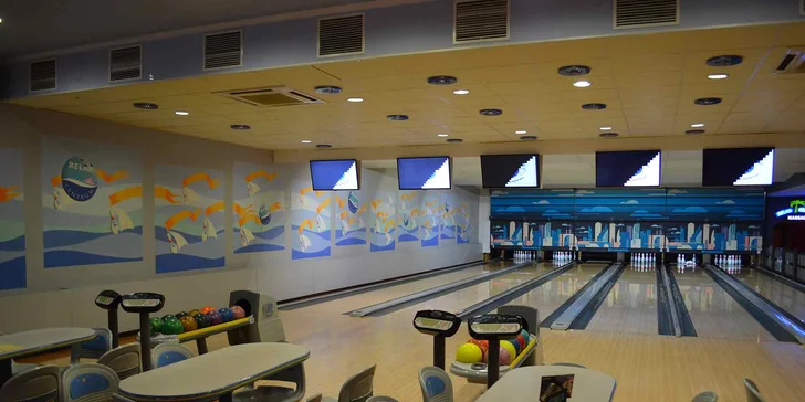 Čeká tu na vás jedna ze šesti profi bowlingových drah, které odpovídají mezinárodním normám. 