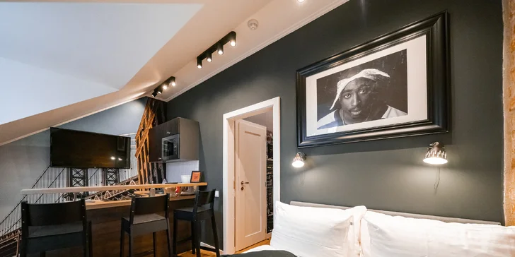 Některý apartmán je zařízen ve stylu Tiffany, další je pop-artový a jiný britský. 