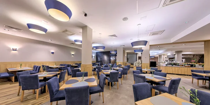 V restauraci Blue si pochutnáte na snídaních a v případě polopenze i večeřích.