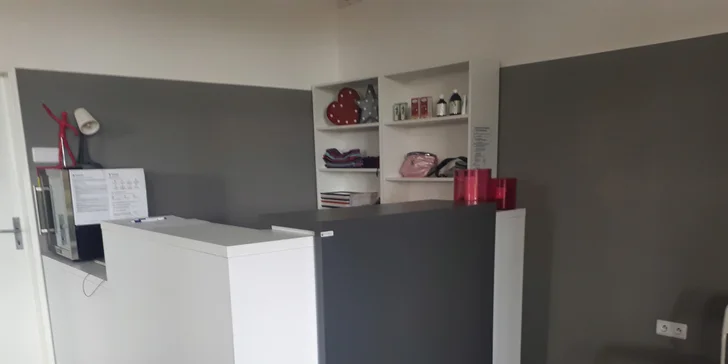 V nabídce najdete masáž na 60 nebo 90 minut - dle domluvy může být celotělová, nebo se soustředit jen na některé partie. 