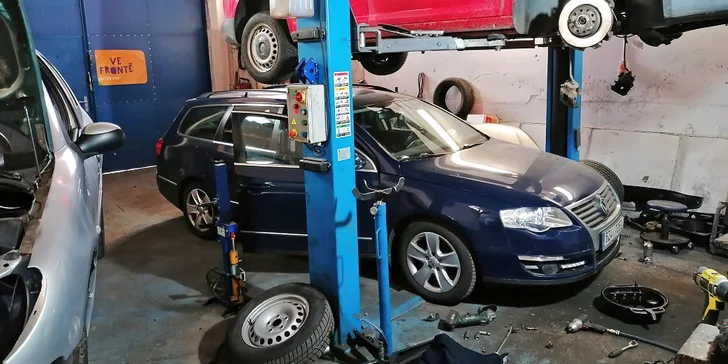 Přezují vám tu kompletně kola nebo vymění pneumatiky (sezutí plášťů a nazutí nových).