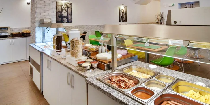Všechny pobytové balíčky zahrnují snídaně, které se podávají formou bufetu v restauraci.
