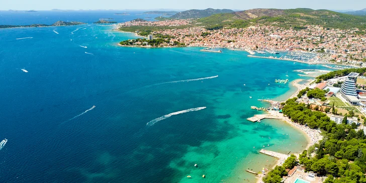 Vodice: dovolenkový pobyt ve 4* hotelu u pláže se stravou a venkovním bazénem