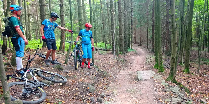 Po celou dobu na vás bude dohlížet zkušený certifikovaný instruktor a průvodce terénní cyklistiky (IPTC).
