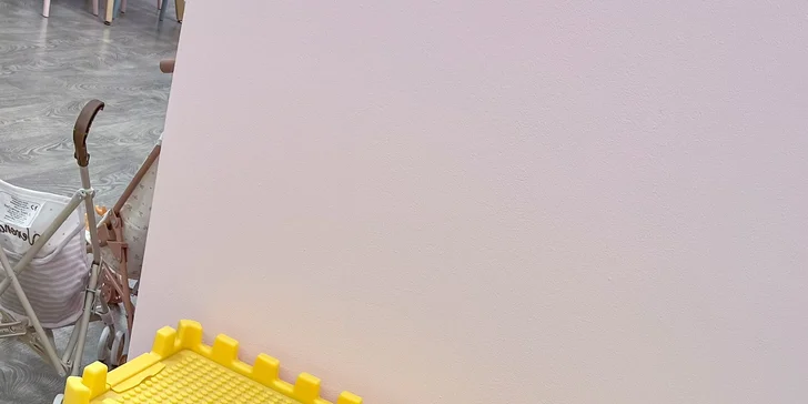 Využívají tu prvky učení Montessori, děti vedou k samostatnosti a sebe poznání. 