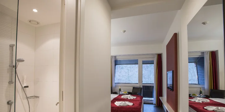 Všechny pokoje jsou vybavené televizí a tak jako v celém hotelu se i ve svém pokoji pohodlně připojíte k Wi-Fi.