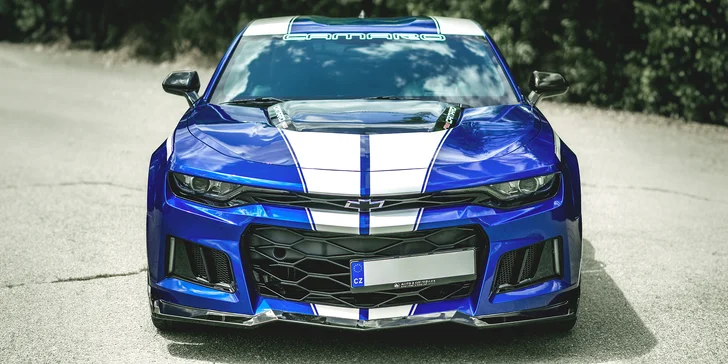 Tahle bestie má pod kapotou 3,6litrový motor V6, který vás vystřelí z 0 na 100 km/hod. za 5,5 s. 
