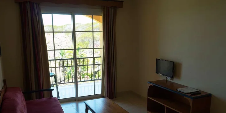 Většina pokojů má francouzský balkon.