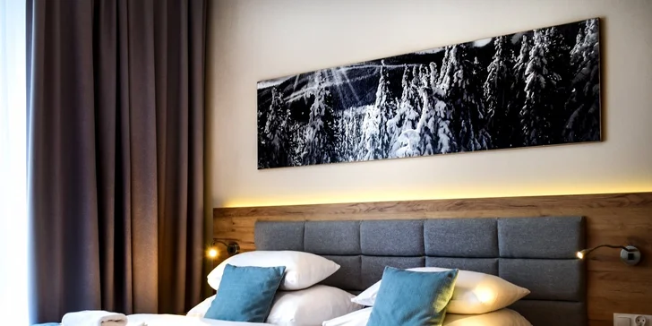 Pokoj Standard je umístěný v hlavní budově hotelu, nabídne pohodlné postele a koupelnu se sprchou, potěší vás jistě balkon.