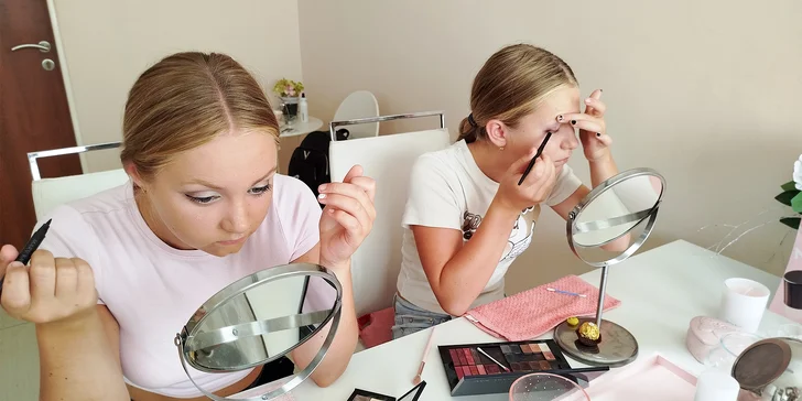 Zavítejte do Beauty studia Ivy Komoňové, kde vás zkušená kosmetička krok za krokem provede nejrůznějšími druhy líčení.