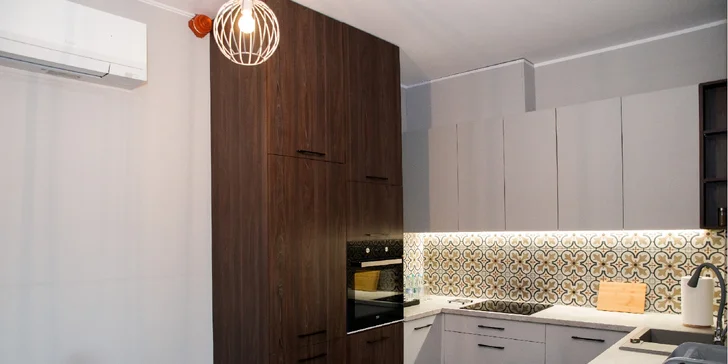 Apartmány mají navíc plně vybavenou kuchyň a balkon.