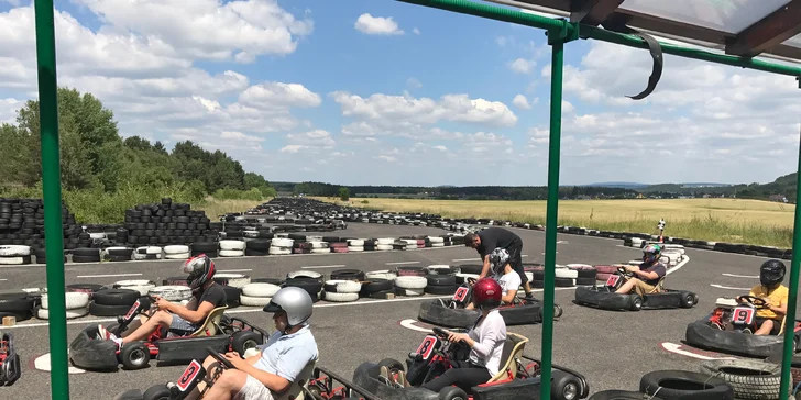 Závodit budete na motokárách MS Kart s motory Honda 200GS.