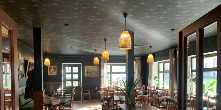 Součástí hotelu je restaurace, kam každý den zavítáte na skvělé jídlo. V ceně máte snídaně či polopenzi (dle balíčku). 