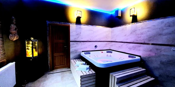 Ve wellness je finská sauna, vířivka a relaxační zóna.