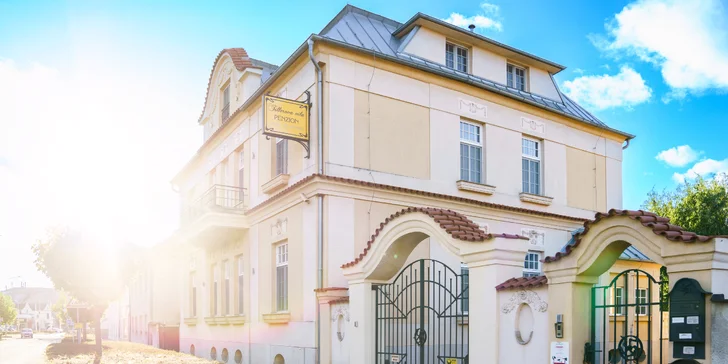 V Tillerově vile se dá i přespat. Zdržte se klidně na noc a poznejte město a jeho okolí. 