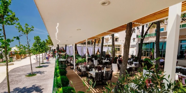 Centrum letoviska Durrës (Drač) je asi 13 km od hotelu. 