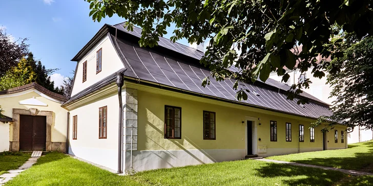 Zahradníkův domek zhmotňuje motto žďárského zámku „Minulost je pramenem naší budoucnosti“. 