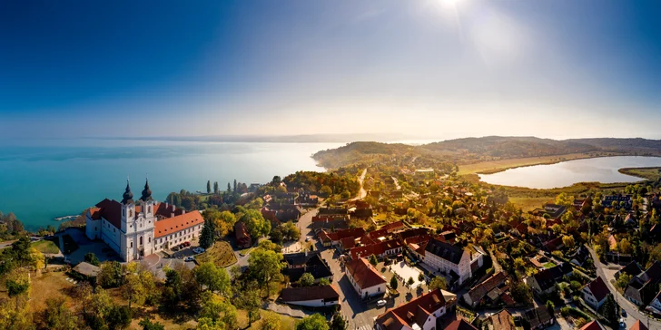 Malebné mestečko Tihany je známe aj vďaka levanduli, ktorú tu pestujú.