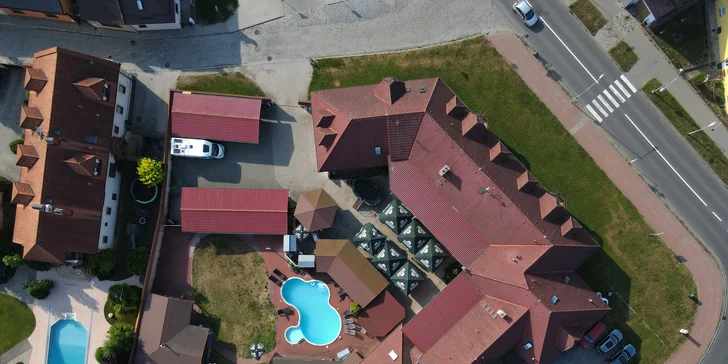 Letecký pohľad na areál hotela.