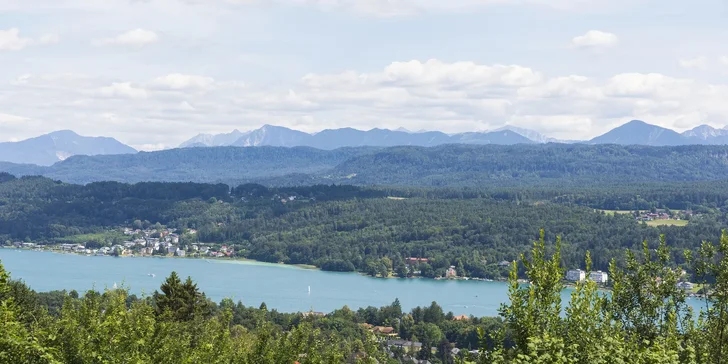 Na výlet láka napr. jazero Wörthersee, ku ktorému dôjdete asi po 2-kilometrovej prechádzke.