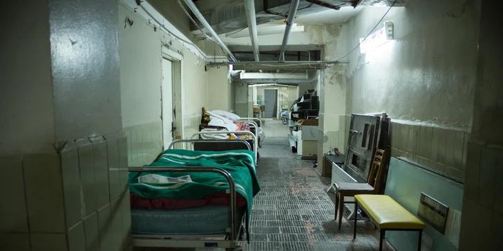 Suterén zdravotného strediska v Kyjeve sa premenil na pôrodnicu. Foto: © UNICEF/UN0604232/Ratushniak

