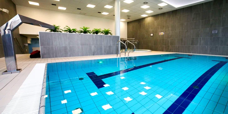 Do wellness s (nejen) bazénem máte neomezený vstup.