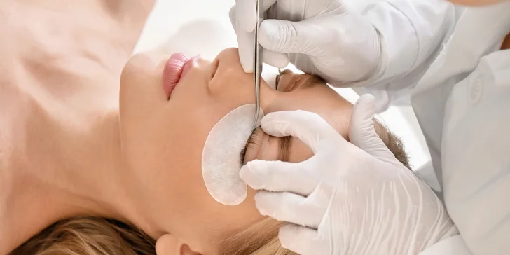 Prístrojové čistenie pleti s masážou alebo predĺženie mihalníc Lash Lifting
