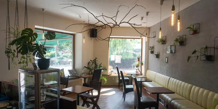 Zkušení baristé vám tu připraví např. lungo, latte či filtrovanou kávu Batch Brew.
