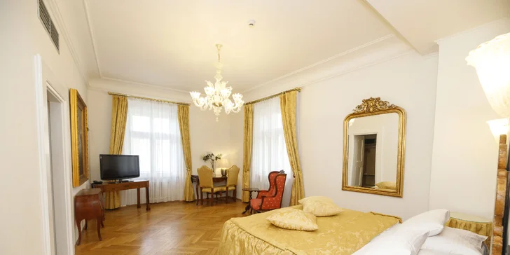 Súčasťou vybavenia je aj plochý televízor a klimatizácia.