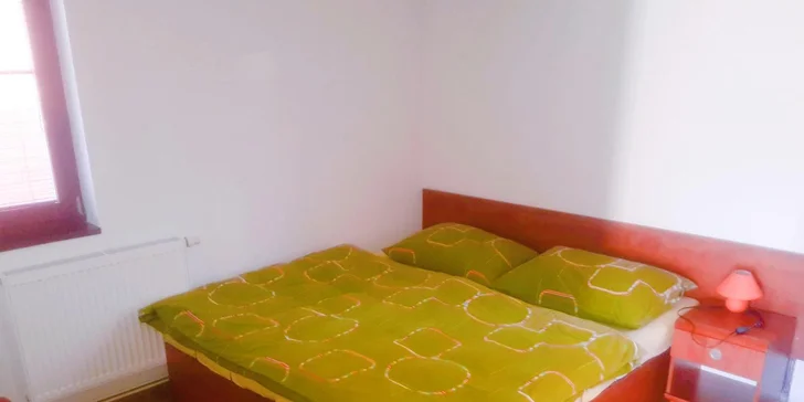 Ubytovat se tu můžete až v 14 lidech. Budete tu mít až 4 televize a 4 koupelny, dostanete také heslo k Wi-Fi.
