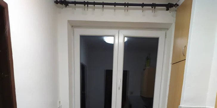 Najdete tu nezbytné spotřebiče i nádobí.