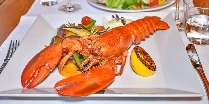 Menu s mořskými plody, kanadským humrem, španělskými sýry a fondantem pro 2 osoby
