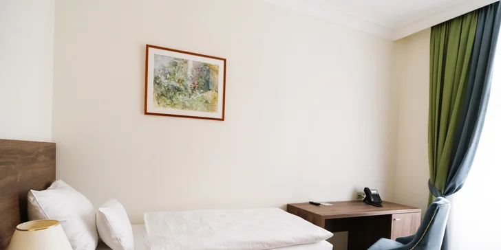 V každém z nich je také TV, minibar a koupelna.